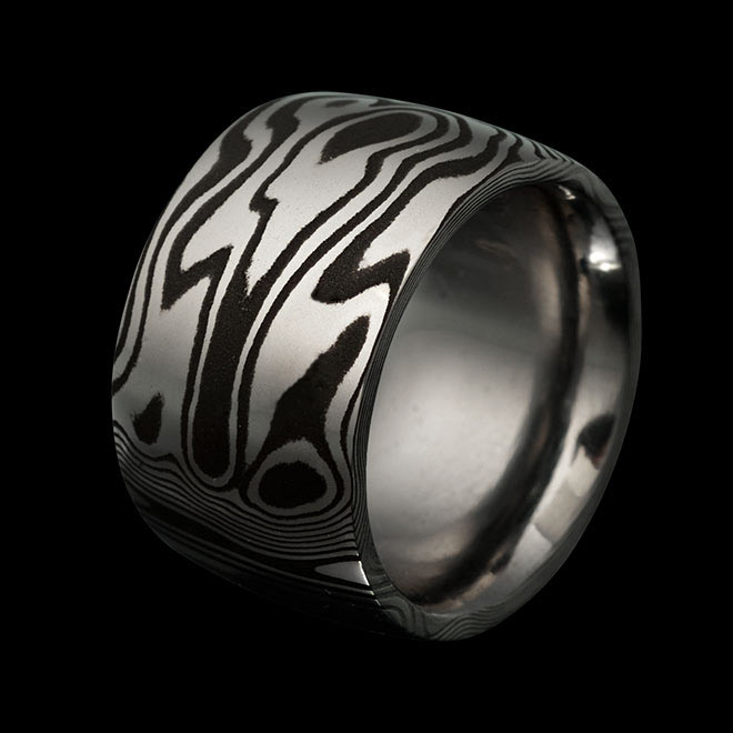 Damastringe Niobes Ring