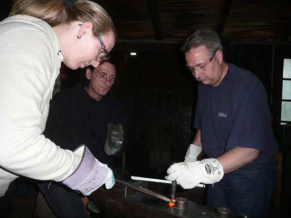 Trauring-Schmiedekurs Brautpaar 6 Bild 3