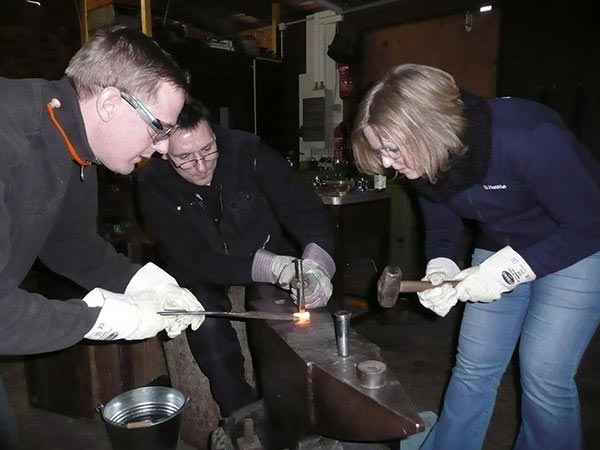 Trauring-Schmiedekurs Brautpaar 5 Bild 3