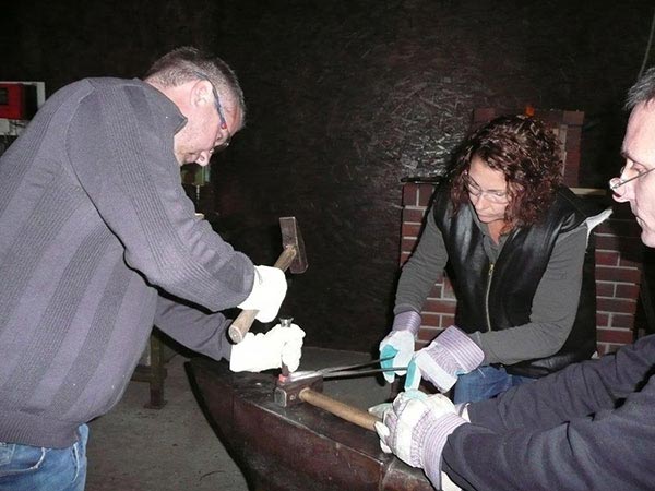 Trauring-Schmiedekurs Brautpaar 4 Bild 1