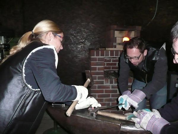 Trauring-Schmiedekurs Brautpaar 1 Bild 4